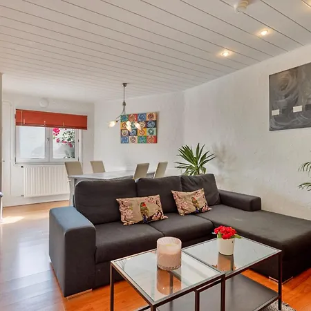 Gerendal House Guest דירה