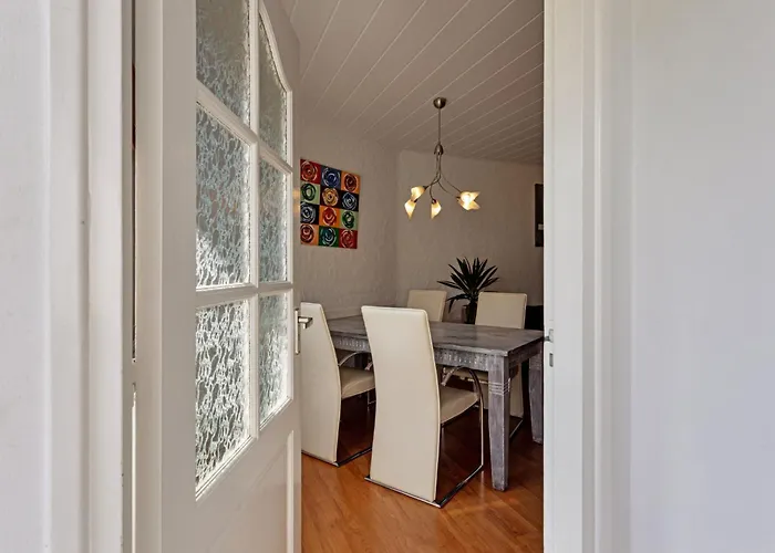 Gerendal House Guest *